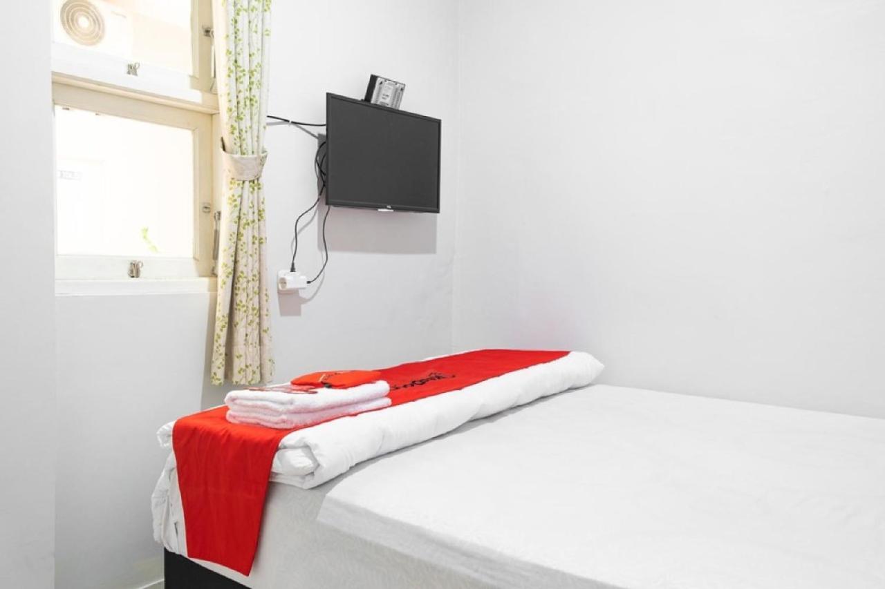 Hotel Reddoorz Syariah Near Grand Kota Bintang Bekasi Esterno foto